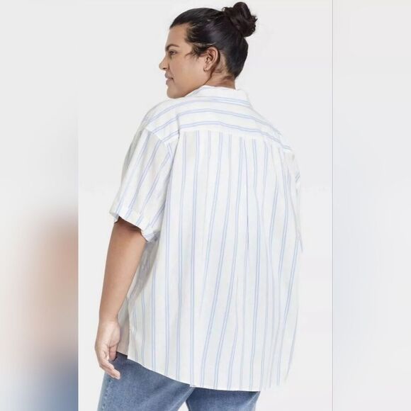 NWT Ava & Viv White & Blue Striped No-Gap Button Front Short Sleeve Top (2X) - Picture 2 of 7